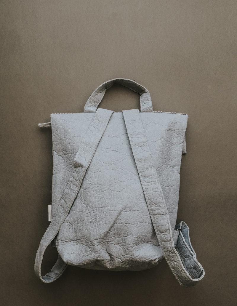 Mochila de Piñatex® gris piedra